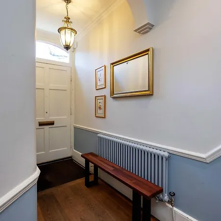 Veeve - Chiswick Victorian Gem