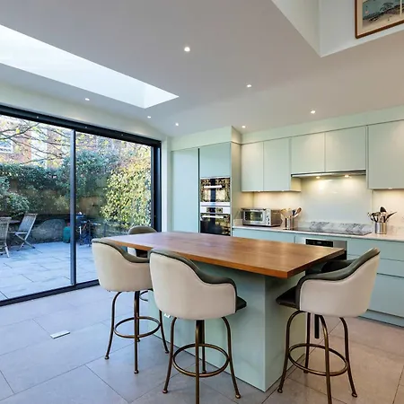 Veeve - Chiswick Victorian Gem