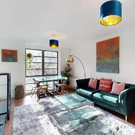 Spacious 2br With Private Balcony On Regent's Canal * לונדון