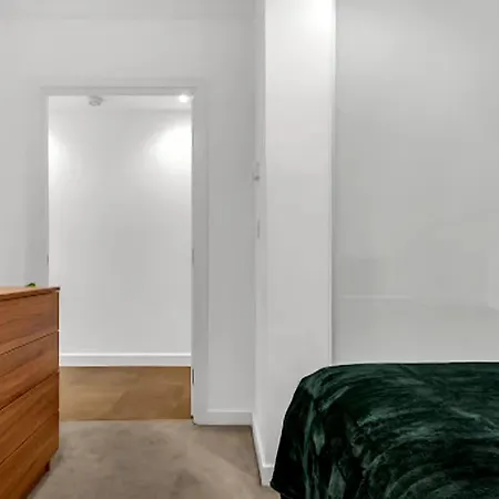 Londwell, Kings Cross & Pentonville Luxury Balcony London