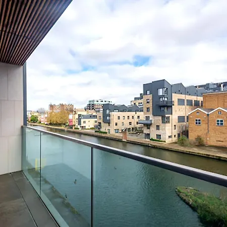 Londwell, Kings Cross & Pentonville Luxury Balcony Apartment *