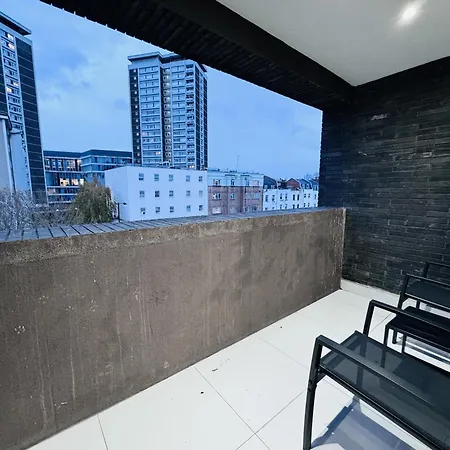 The Edge Ft3 London