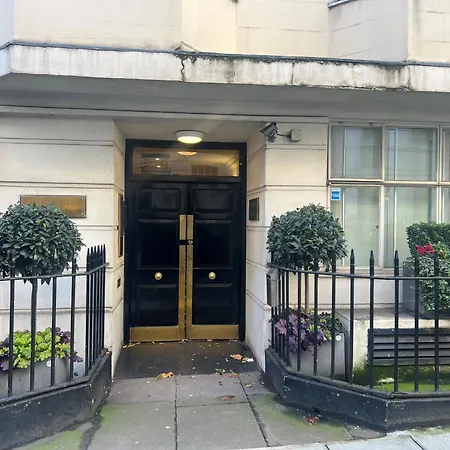 Apartment Hertford Court London