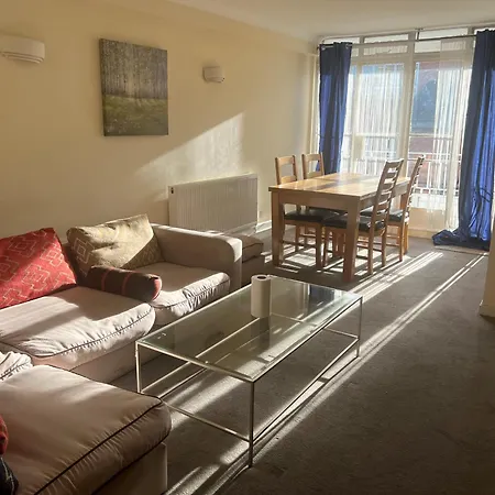 Apartment Hertford Court London