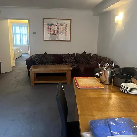 Apartment Hertford Court *