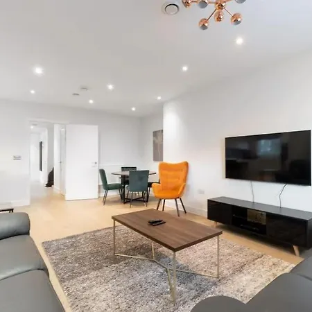 Capital Two Bedroom In Colindale Apartment
