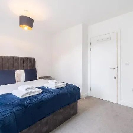 Apartment Capital Two Bedroom In Colindale *