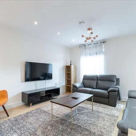 Capital Two Bedroom In Colindale *