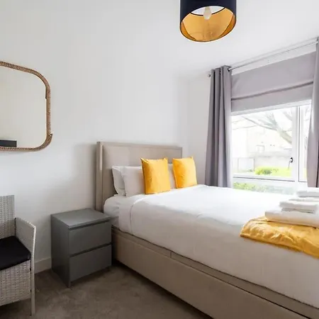 Capital Two Bedroom In Colindale Apartment