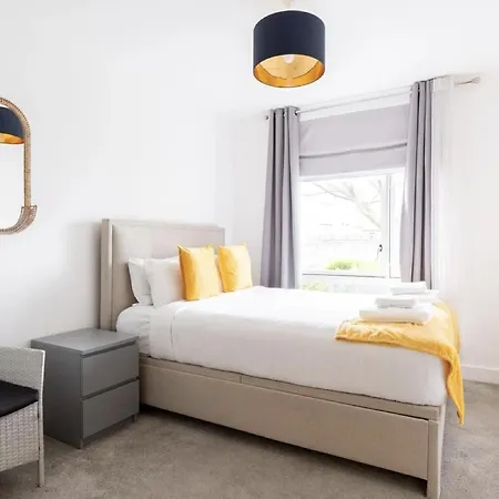 Apartment Capital Two Bedroom In Colindale *