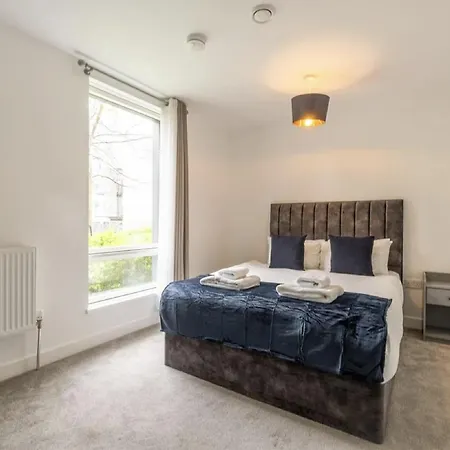 Apartment Capital Two Bedroom In Colindale *