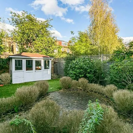 Villa 5-bed Family Retreat In Chiswick London