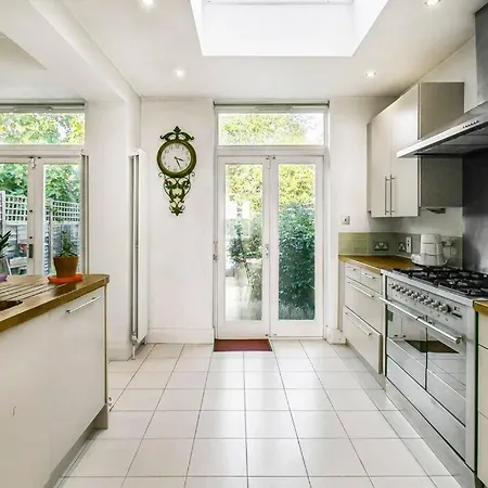 Villa 5-bed Family Retreat In Chiswick