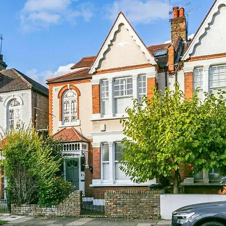 5-bed Family Retreat In Chiswick *