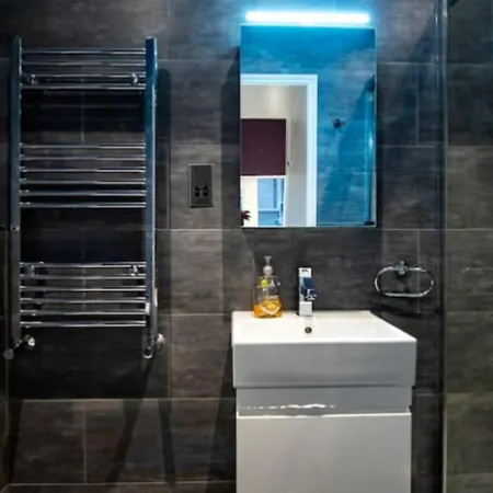Modern In * London