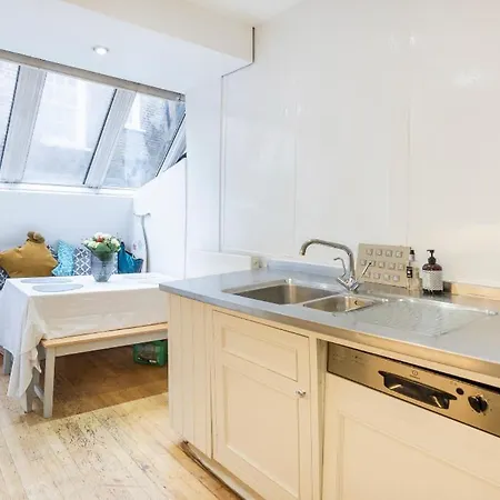 Homestay Covent Garden Collections London