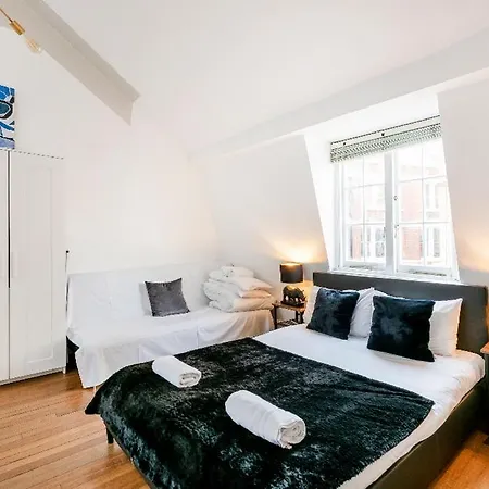 Homestay Covent Garden Collections