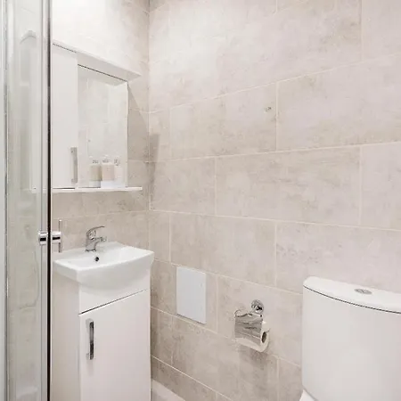 Homestay Covent Garden Collections *