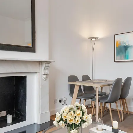Apartment Heavenly Stays, Knightsbridge, Stylish 2-bd Escape London
