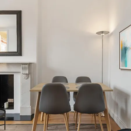 Apartment Heavenly Stays, Knightsbridge, Stylish 2-bd Escape London