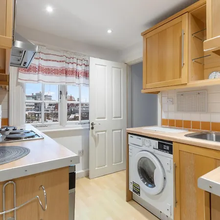 Heavenly Stays, Knightsbridge, Stylish 2-bd Escape London