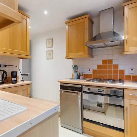 Heavenly Stays, Knightsbridge, Stylish 2-bd Escape Apartment
