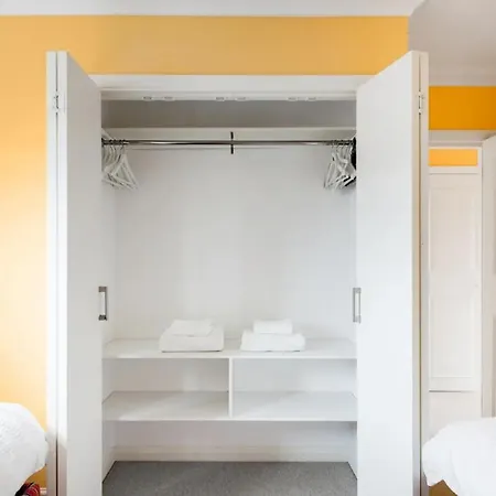 Apartment Vibrant With A Patio In Chelsea