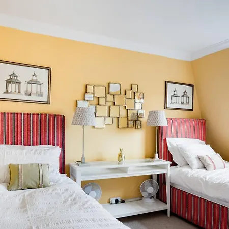 Vibrant With A Patio In Chelsea Apartment London