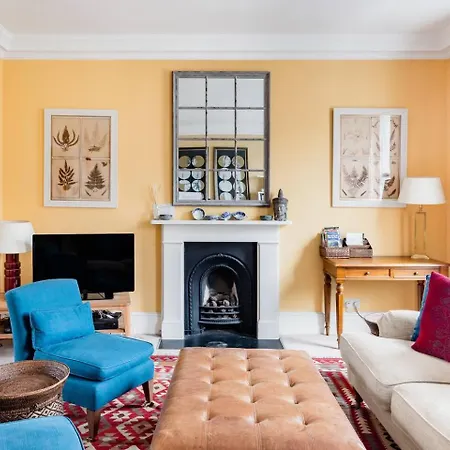 Vibrant With A Patio In Chelsea Apartment London