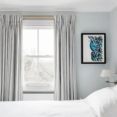 Vibrant With A Patio In Chelsea Apartment