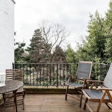 Apartment Vibrant With A Patio In Chelsea