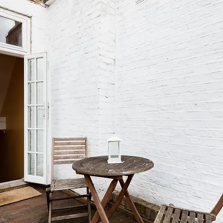Vibrant With A Patio In Chelsea Apartment *