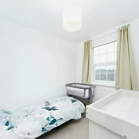 Chalet Spacious 5 Bedrooms Family Detached House In 23 Min To London
