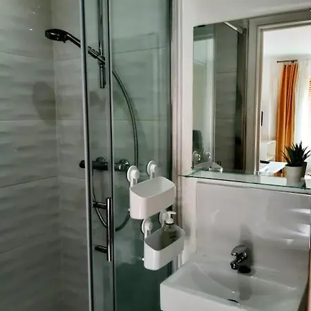 With En-suite And Free Parking London