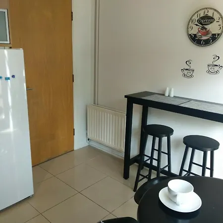 With En-suite And Free Parking Guest house London