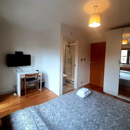 With En-suite And Free Parking 3*