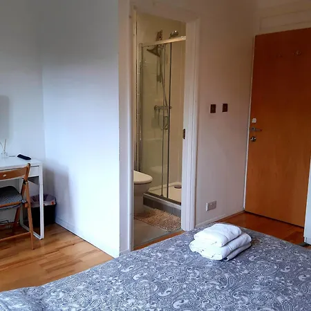 Guest house With En-suite And Free Parking