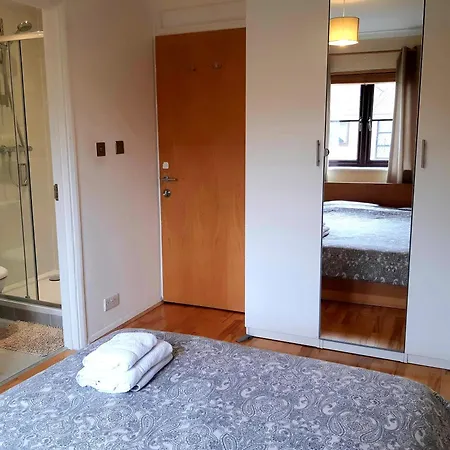 With En-suite And Free Parking Guest house