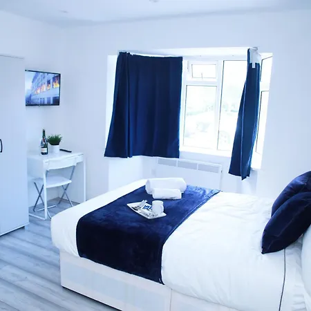 Apartment Lovely With Free Parking On Premises. London