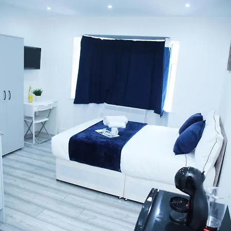 Lovely With Free Parking On Premises. Apartment London