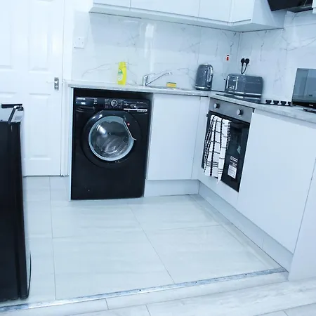 Apartment Lovely With Free Parking On Premises. *