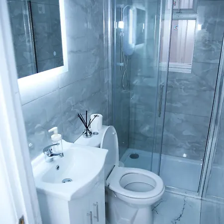Lovely With Free Parking On Premises. Apartment London