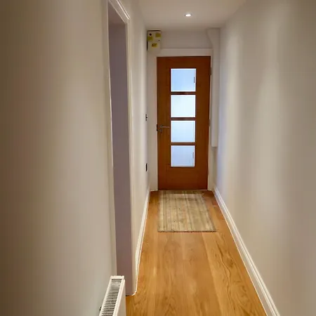 Stylish Apartment, Ensuite, Kitchenette Apartment Twickenham