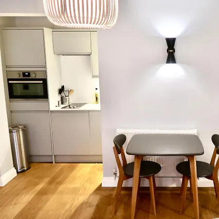 Stylish Apartment, Ensuite, Kitchenette * Twickenham