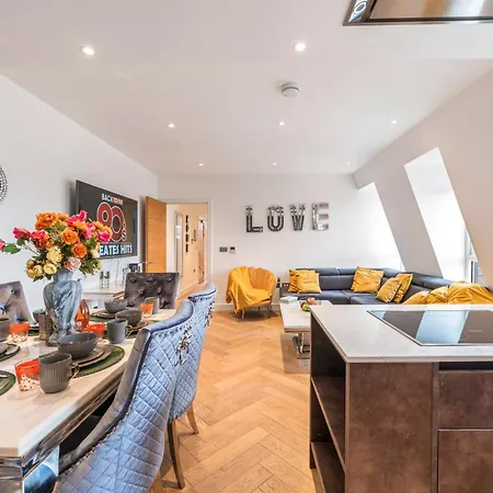 Panoramic Perfection Marble Arch 2br Penthouse 74
