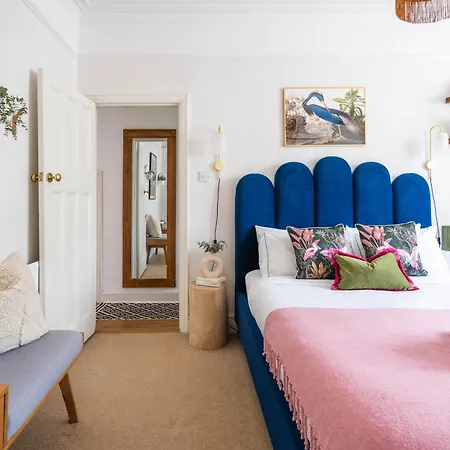 Charming Garden Flat With A Free Parking Apartment Ealing