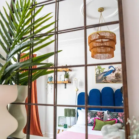 Apartment Charming Garden Flat With A Free Parking *