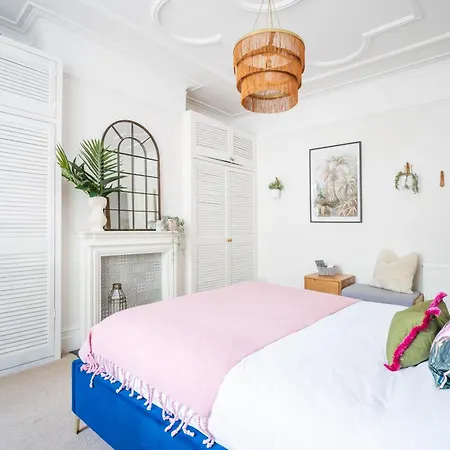 Apartment Charming Garden Flat With A Free Parking *