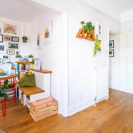 Charming Garden Flat With A Free Parking Apartment Ealing
