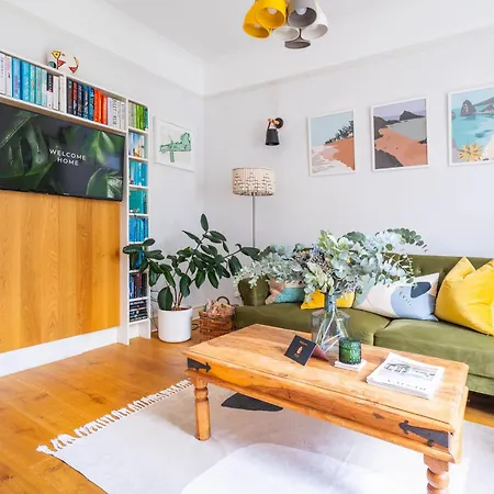 Apartment Charming Garden Flat With A Free Parking